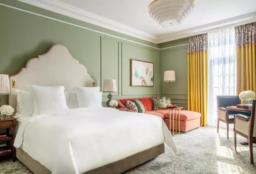 キングサイズベッドのスタンダードルーム, Four Seasons Hotel Hampshire