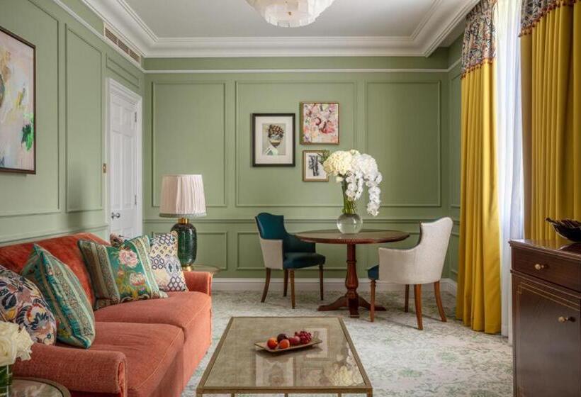 جناح سرير كينج, Four Seasons Hotel Hampshire