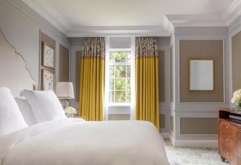 キングサイズベッドのスイートルーム, Four Seasons Hotel Hampshire