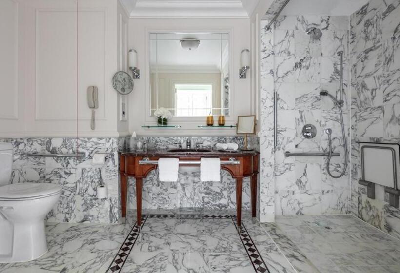 جناح لذوى الاحتياجات الخاصة, Four Seasons Hotel Hampshire