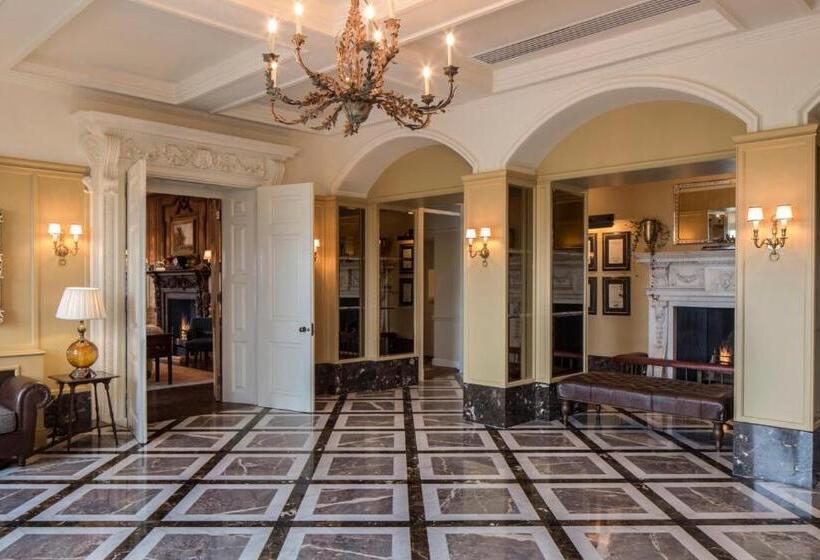 غرفة قياسية لذوى الاحتياجات الخاصة, Four Seasons Hotel Hampshire