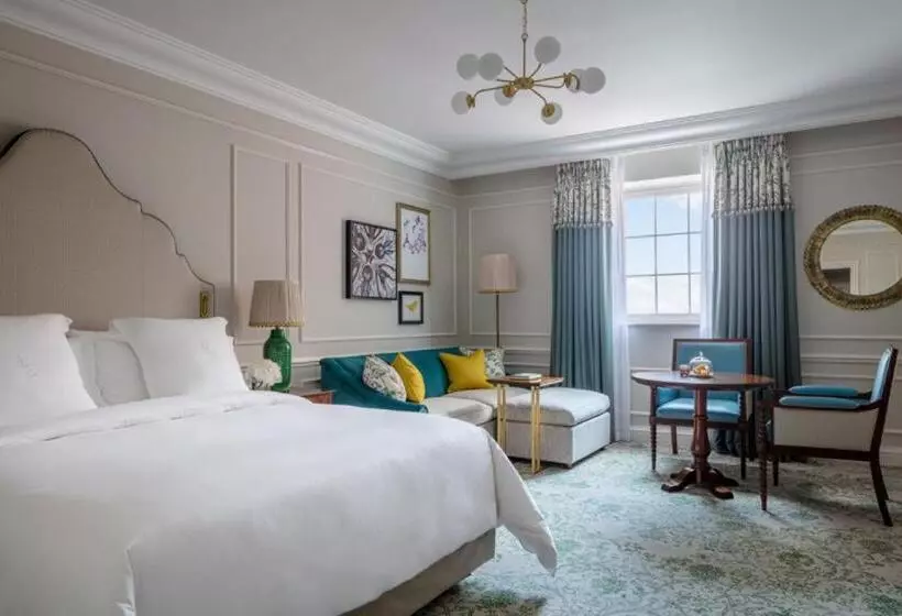 キングサイズベッドのデラックスルーム, Four Seasons Hotel Hampshire