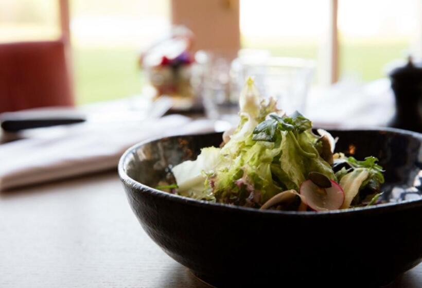 غرفة قياسية لذوى الاحتياجات الخاصة, Four Seasons Hotel Hampshire