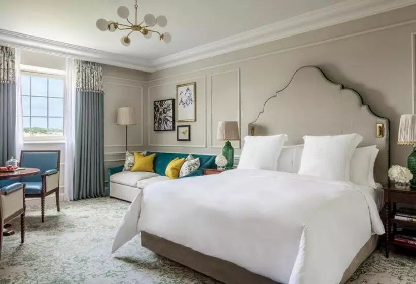 キングサイズベッドのデラックスルーム, Four Seasons Hotel Hampshire