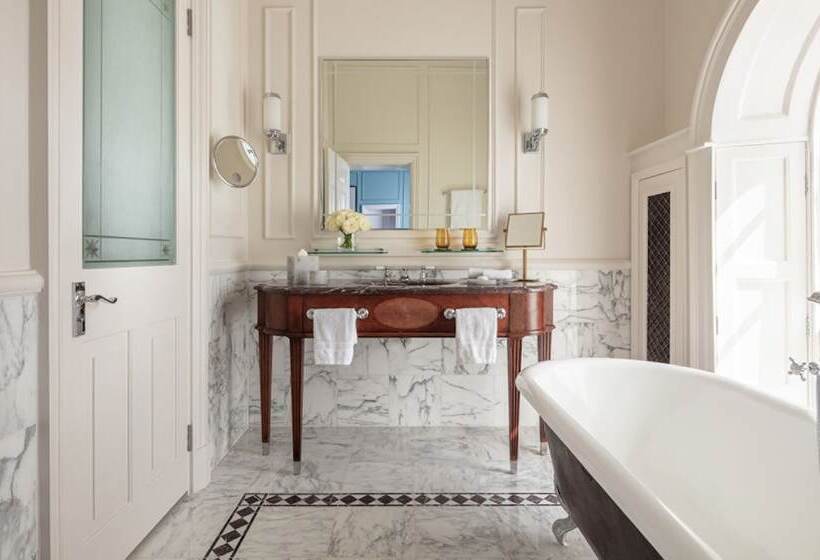 جناح, Four Seasons Hotel Hampshire