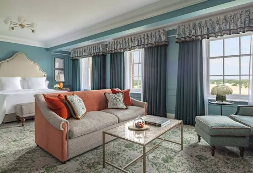 キングサイズベッドのスイートルーム, Four Seasons Hotel Hampshire