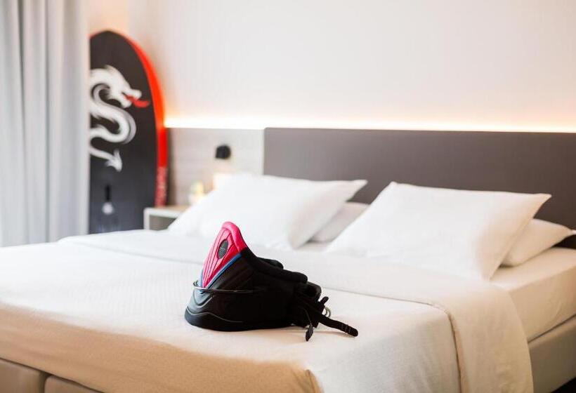 Comfort room with balcony, Gotì