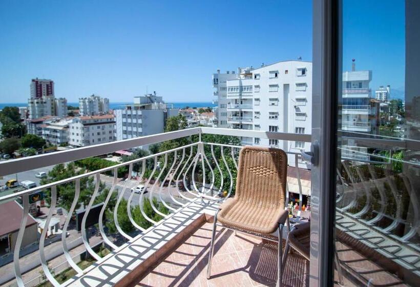 اتاق استاندارد, Lara Dinc