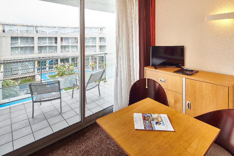 디럭스 룸, The Lensbury Resort