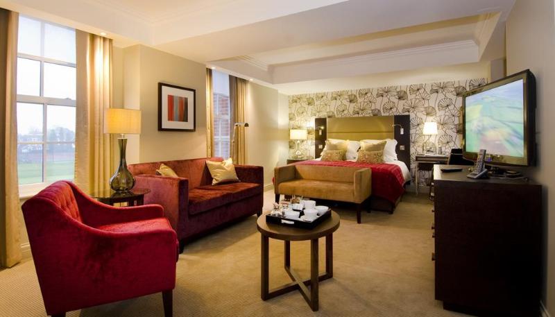 디럭스 룸, The Lensbury Resort