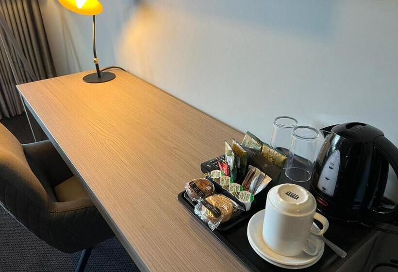 Номер Deluxe, The Essex Golf & Country Club