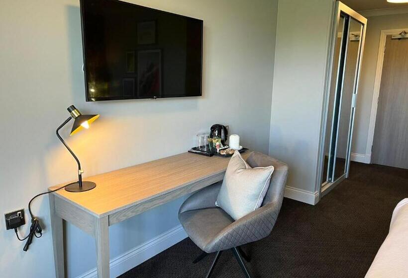 Номер Deluxe, The Essex Golf & Country Club