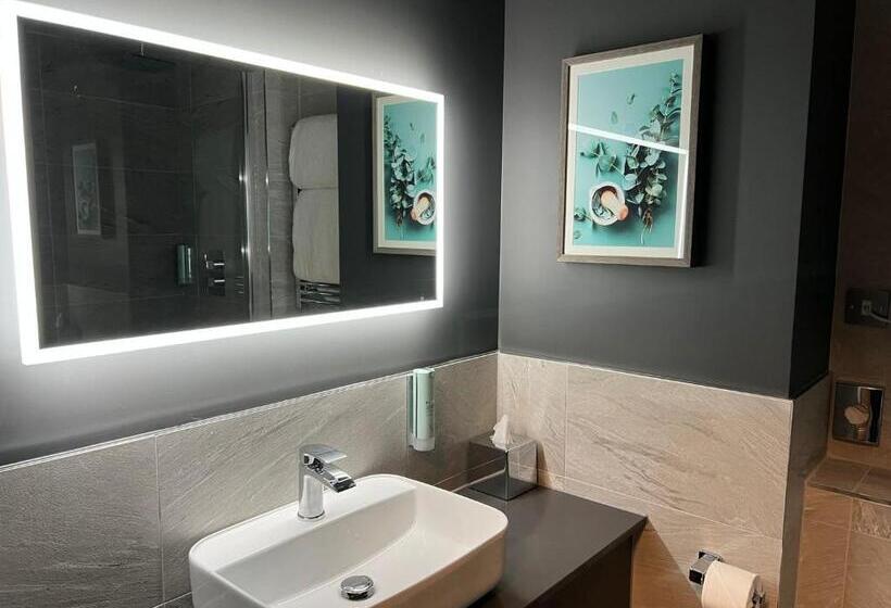 Номер Deluxe, The Essex Golf & Country Club