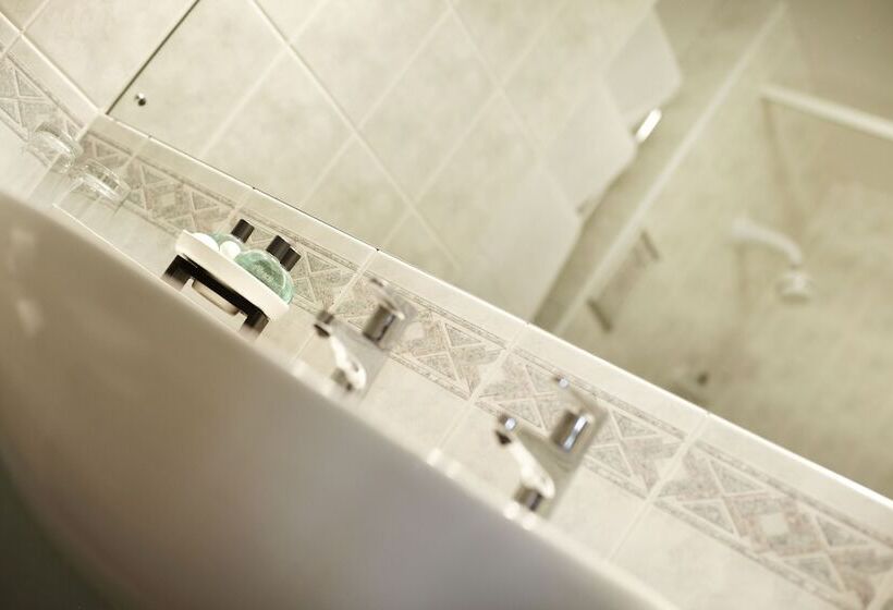 Номер Стандарт, The Essex Golf & Country Club