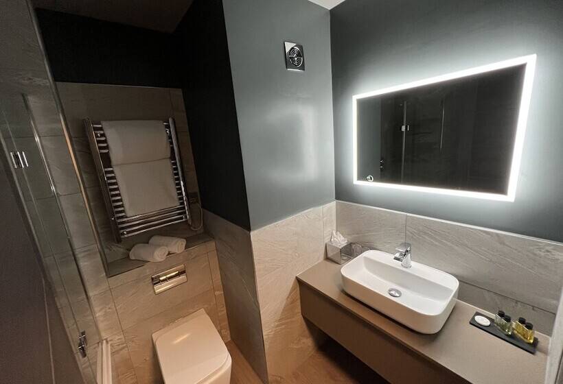 Номер Deluxe, The Essex Golf & Country Club