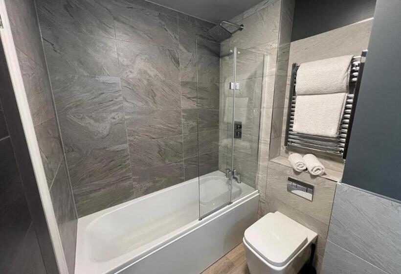 Номер Deluxe, The Essex Golf & Country Club