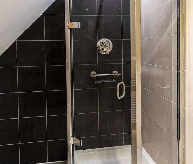 스탠다드 룸, The Kings Head Country