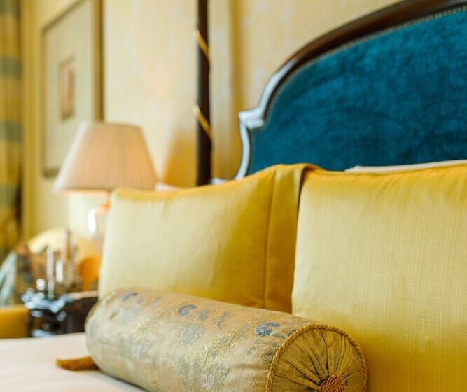 اتاق کلاب, The Leela Palace New Delhi