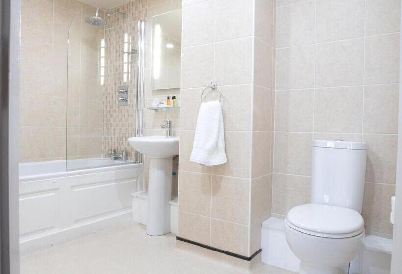 Семейный Номер, Cambridge Hotel Waterfront