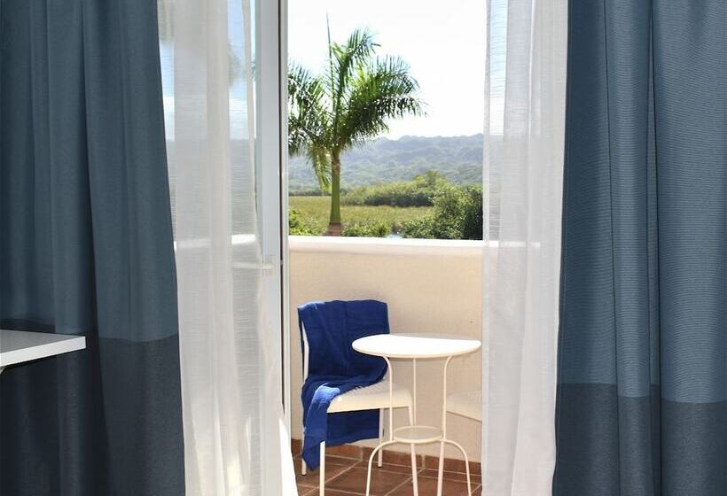 إستوديو قياسى مطلّ علي الحديقة, Tropical Casa Laguna