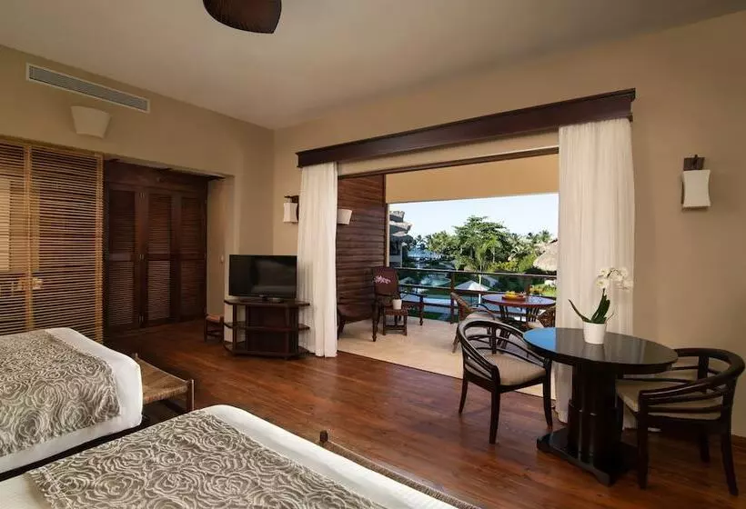 سوییت جونیور با چشم‌انداز استخر, Zoetry Agua Punta Cana   All Inclusive