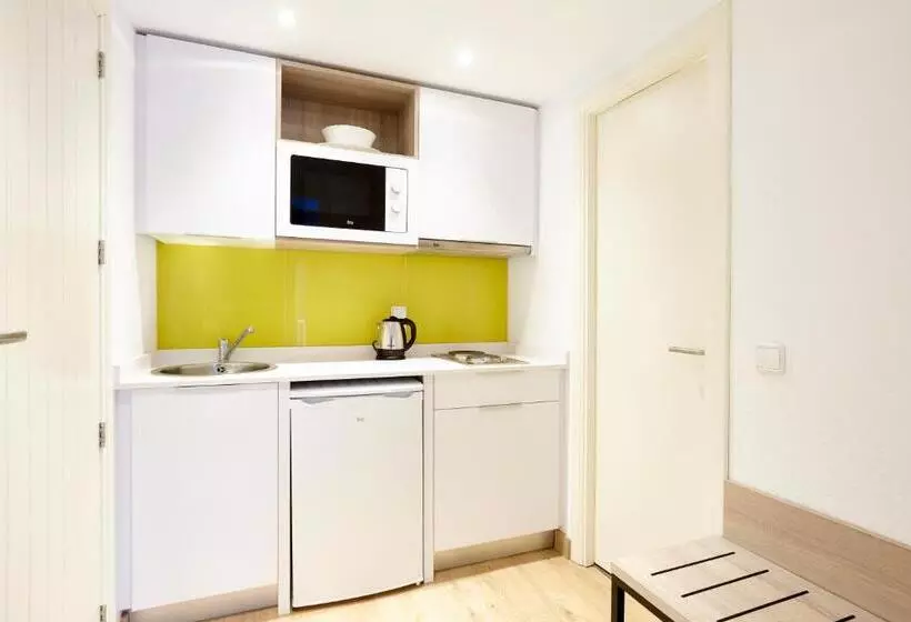 استودیوی استاندارد, Universal Apartamentos Laguna Garden