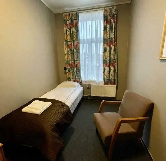 バスルーム共有のシングルスタンダード, Henriks Hotell
