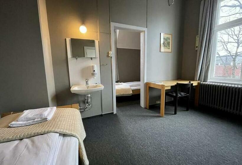 Семейный Номер Совместный Санузел, Henriks Hotell