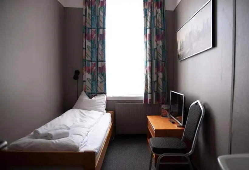 バスルーム共有のシングルスタンダード, Henriks Hotell
