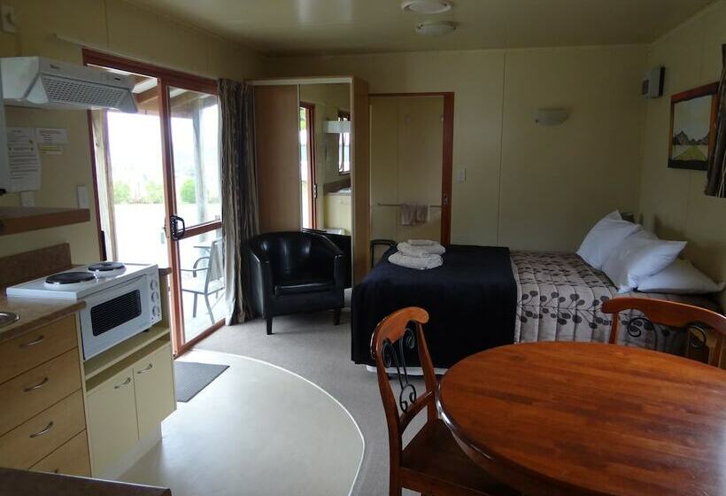 Апартаменты Семейные 1 Спальня, Picton S Waikawa Bay Holiday Park