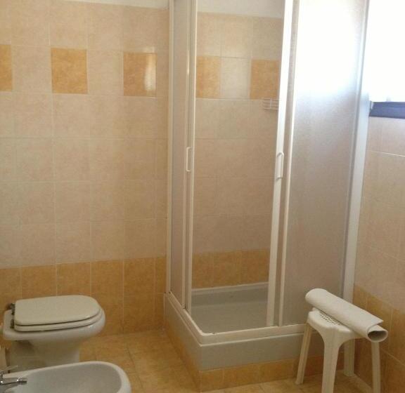 اتاق سهنفرۀ استاندارد با سرویس بهداشتی بیرون از اتاق, Guesthouse Alloggi Agli Artisti