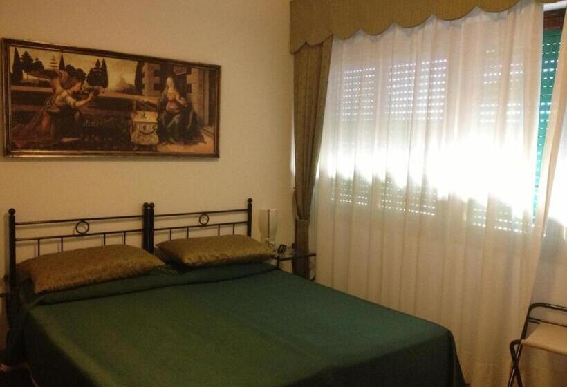 اتاق سهنفرۀ استاندارد با سرویس بهداشتی بیرون از اتاق, Guesthouse Alloggi Agli Artisti