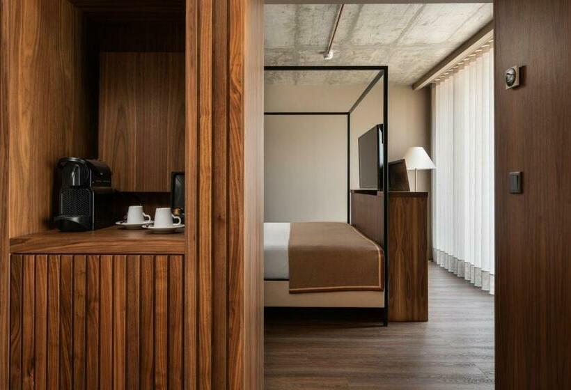 سوییت جونیور, Exe Essenzia Porto