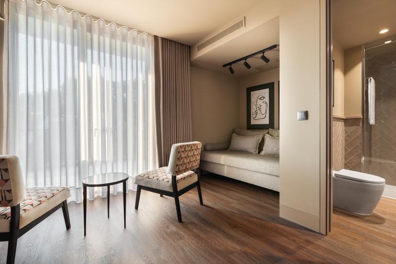 سوییت جونیور, Exe Essenzia Porto