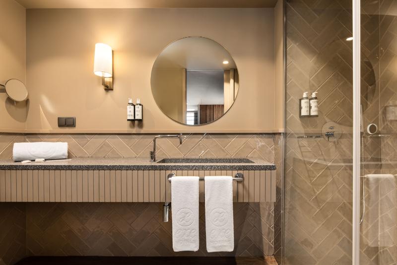 سوییت جونیور, Exe Essenzia Porto