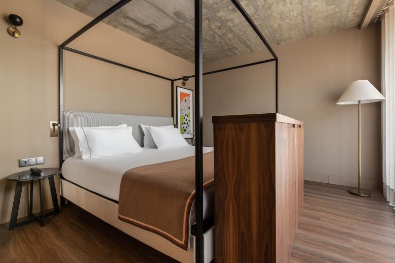 سوییت جونیور, Exe Essenzia Porto