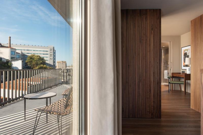 سوییت جونیور, Exe Essenzia Porto