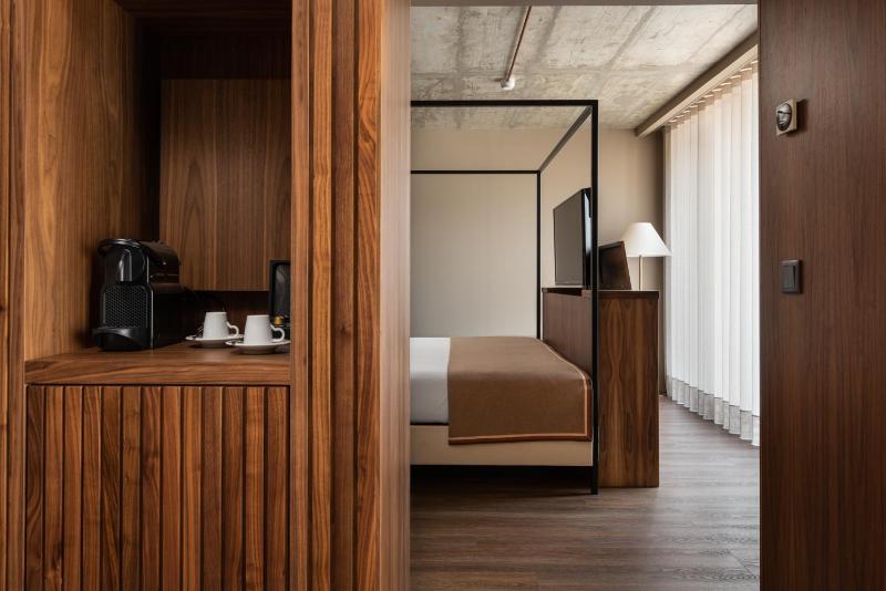 سوییت جونیور, Exe Essenzia Porto