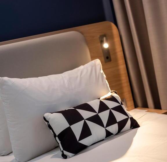 اتاق استاندارد, Holiday Inn Express   Nice   Grand Arenas, An Ihg