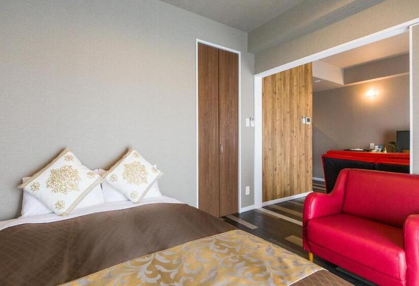 דירת חדר, Mr. Kinjo In Alaha Style