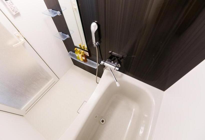 דירת חדר, Mr. Kinjo In Alaha Style