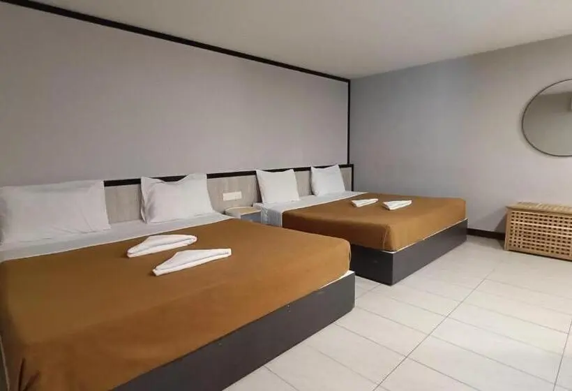 Standard Neljän Hengen Huone, Urban Inn, Jitra
