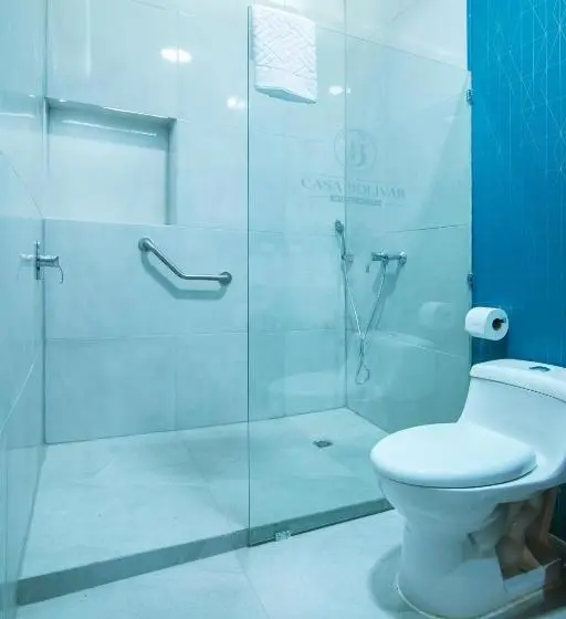 اتاق لوکس چهار تخته, Casa Bolívar Hotel Museo