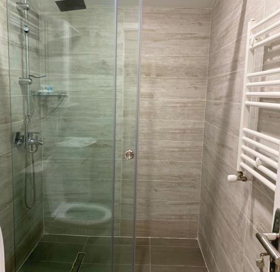 اتاق سوپریور, 12 Tve