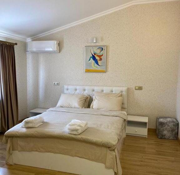 اتاق سوپریور, 12 Tve