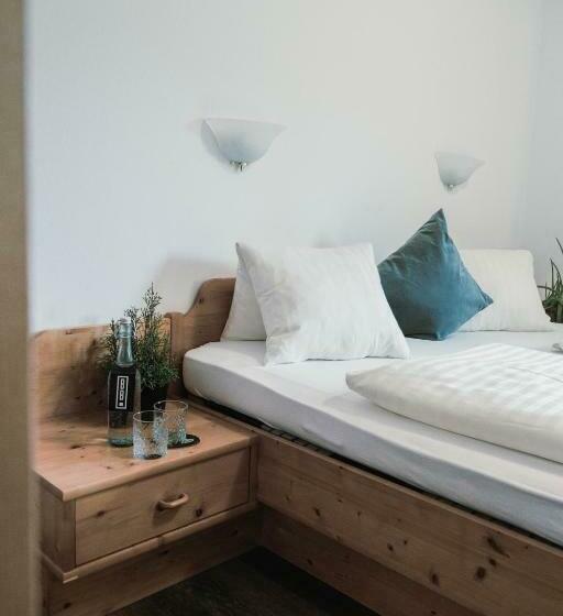 Huoneisto 2 Makuuhuonetta, Bergbaur