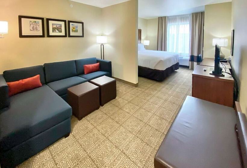 جناح, Comfort Inn & Suites Harrah