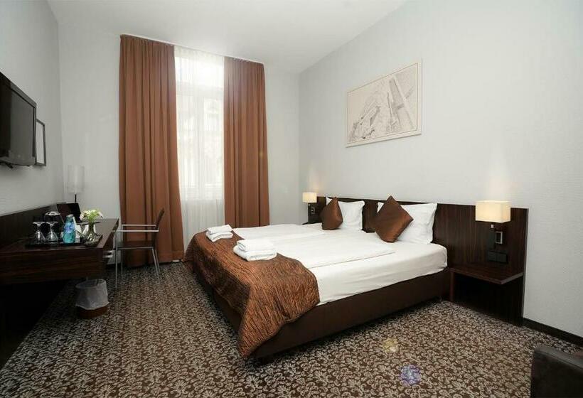 חדר ביזנס, The Atrium