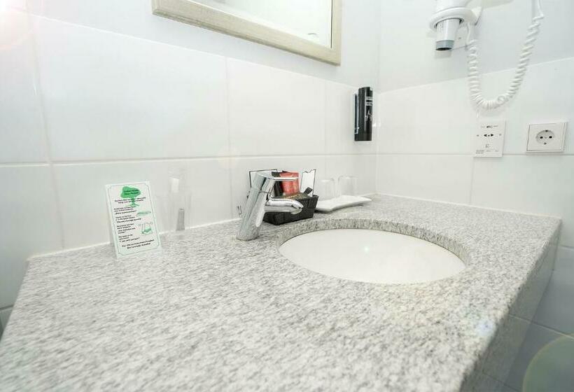 패밀리 스위트, The Atrium