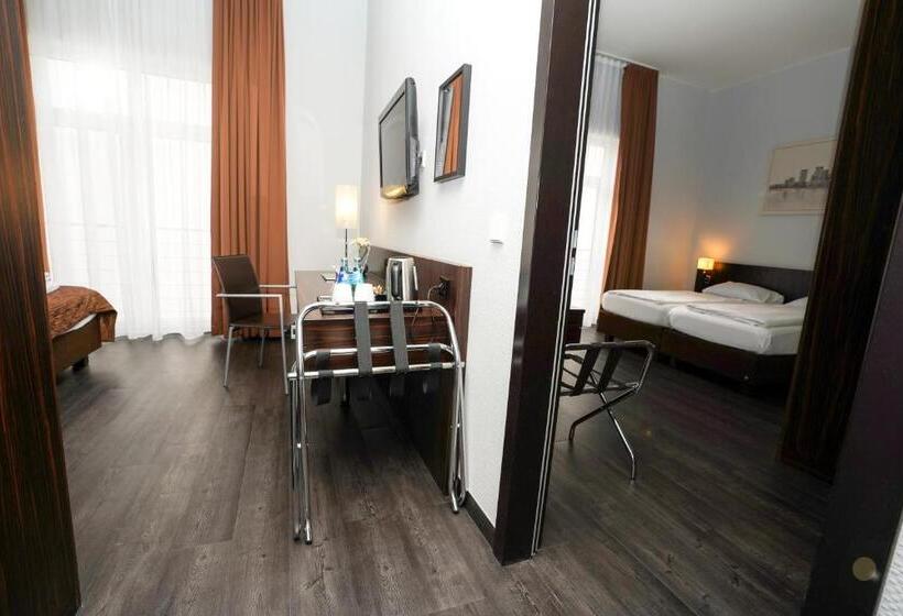 패밀리 스위트, The Atrium